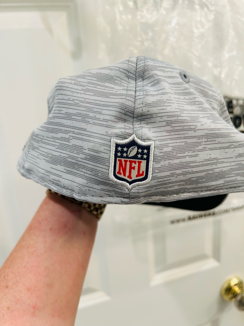 NWT Las Vegas Raiders New Era 59FIFTY Fitted Hat 7 1/4 Grey 2020 Sideline - Picture 4 of 9